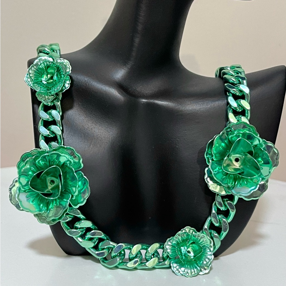 AKIRA : Green Floral Chain Necklace | 18 IN” | NWT